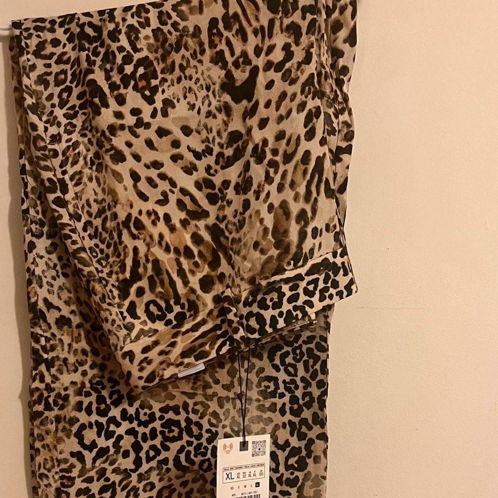 Brand New Size XL
New ZARA Animal Print Straight leg pants - Picture 8 of 8